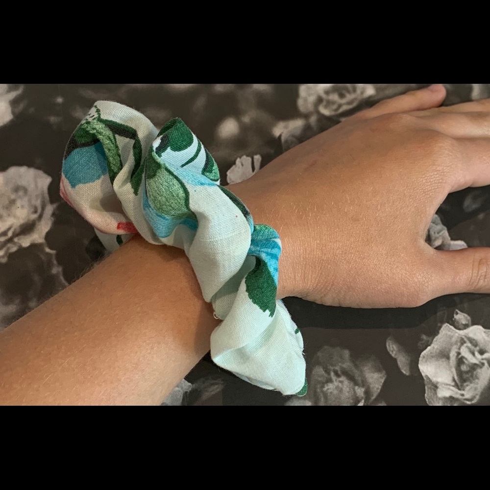 🌻 4/$20Hair tie/ Hair scrunchie/ Spring